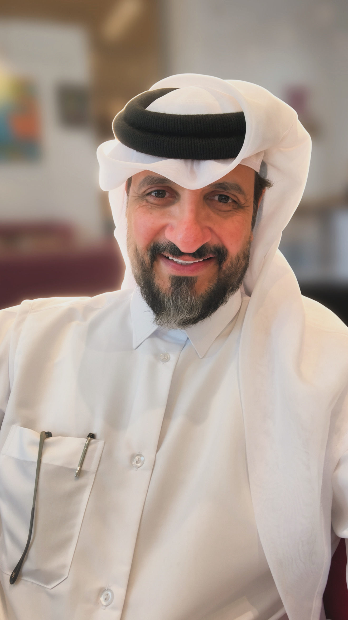 الإعلامي حسن الساعي بالزي القطري